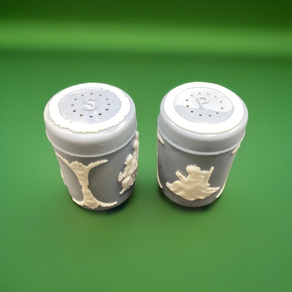 Vintage American Wedgewood-Style Jasperware Plastic Salt & Pepper Shakers 2.5" - Picture 2 of 3